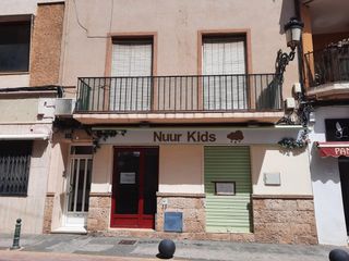 Lloguer Local Comercial a Almansa. Local comercial muy centrico totalmente aconcionado
