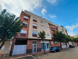 Pis a Almansa. Vivienda en muy buen estado con garaje y trastero