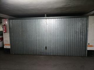Lloguer Aparcament cotxe a Almansa. Garaje cerrado para dos vehiculos