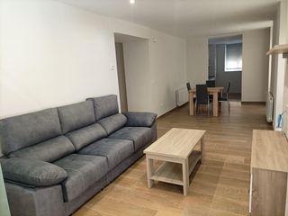 Affitto Appartamento in Almansa. Planta baja con patio