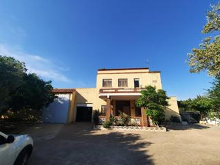 Casa a Almansa. Casa de campo muy cerca del casco urbano