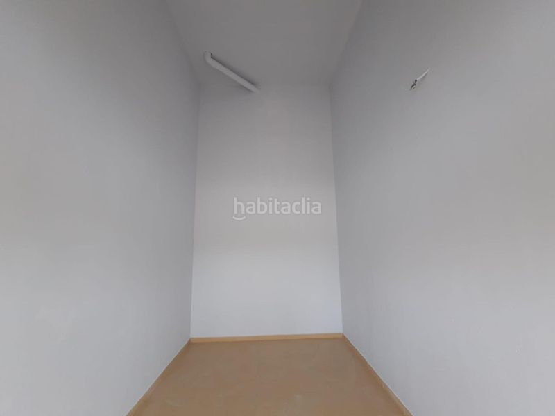 Foto c1af51ae-6bc1-4114-9a71-5c975408d7d3. Aparcament cotxe a Almansa