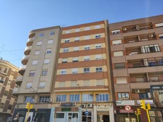 Pis a Almansa. Vivienda frente al mercado central
