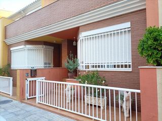 Casa adosada  Calle arcipreste de hita. Vivienda unifamiliar en san juan de almansa  comodidad y versati