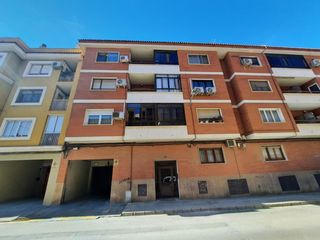 Pis a Almansa. Vivienda con garaje