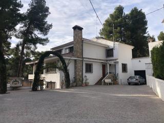 Xalet a Las fuentecicas. Espectacular chalet en almansa cerca de casco urbano