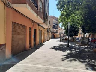 Locale commerciale in Almansa. Local diafano con patio