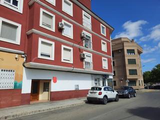 Location Local commercial à Almansa. Local en buen estado con salida de humos
