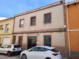 Casa a Almansa. Vivienda el primera planta con local independiente en planta baj