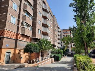 Pis a Almansa. Vivienda con 4 dormitorios, garaje y trastero
