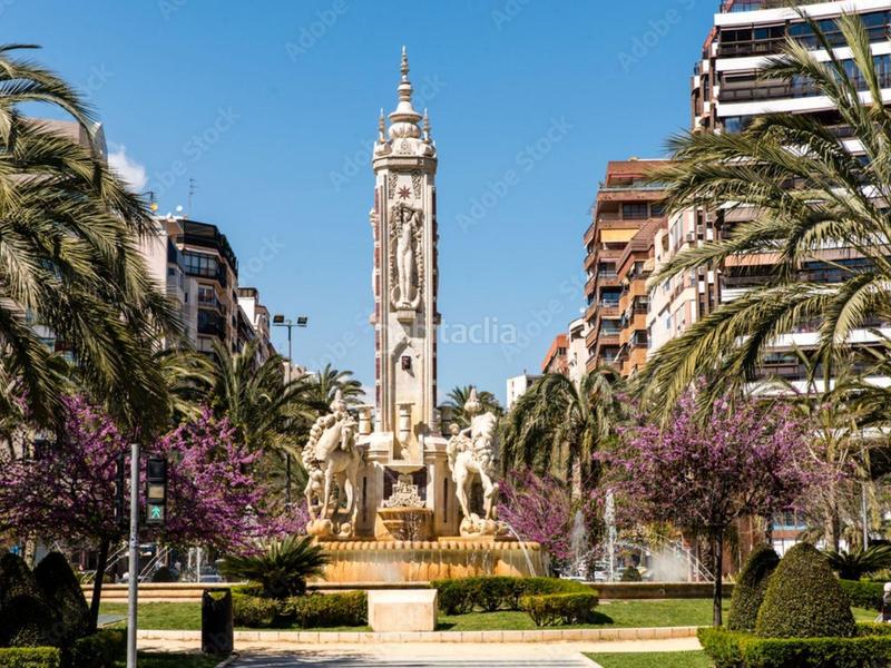 Foto dac19bcf-733c-43fd-be2e-14b5fb0ee3e6. Parking voiture dans Barrio del Centro Alicante