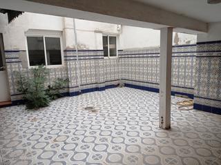 Casa a Carolina (La). Se vende casa de dos plantas para reformar en zona centro de la