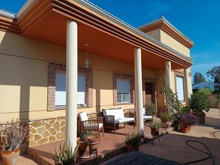 Xalet a Carolina (La). Se vende magnifico chalet de planta baja en la carolina