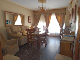 Etagenwohnung in Carolina (La). Se vende piso en zona centro de la carolina