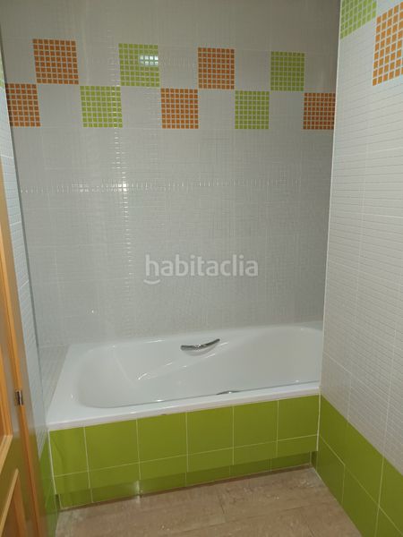 Foto b587d004-8e2c-487a-ba48-0d3c894acfdf. Dúplex amb aparcament piscina a Carolina (La)