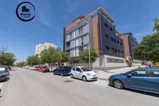 Aparcament cotxe a Pasaje de la ciencia 1. Plaza de garaje en urbanización privada