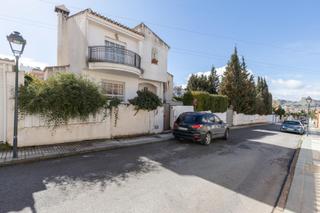 Chalet en Calle ABETO (LOMA VERDE)