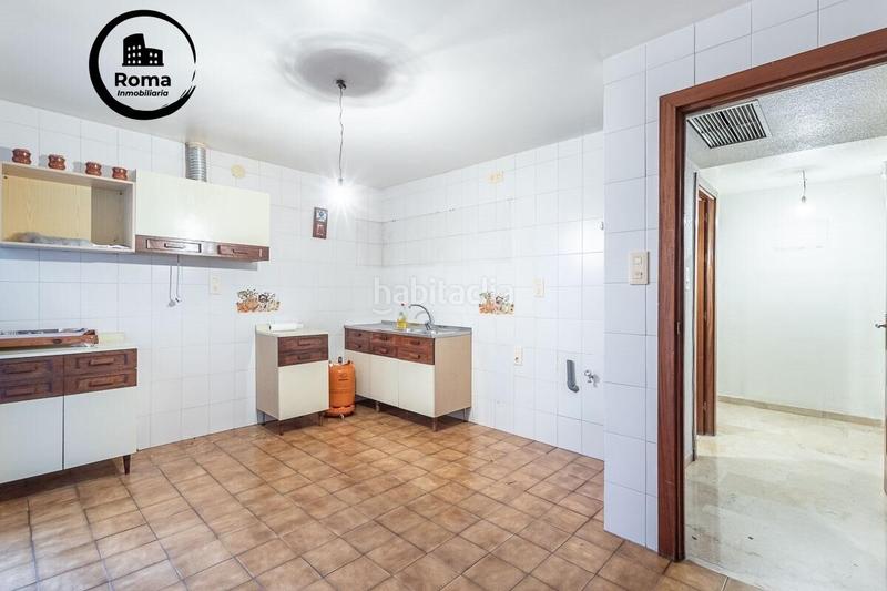 Foto 22eedef1-9246-4f1c-b438-3aa1bc0e097d. Piso descubre tu nuevo hogar en el encantador barrio del realejo, en el corazón ! en Granada