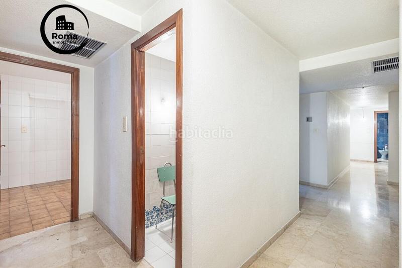 Foto 8a88e32b-52d4-419a-9da5-8544d078e584. Piso descubre tu nuevo hogar en el encantador barrio del realejo, en el corazón ! en Granada