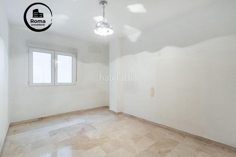 Foto 99b993fa-9992-4ea1-b25d-43d899f5ada2. Piso descubre tu nuevo hogar en el encantador barrio del realejo, en el corazón ! en Granada