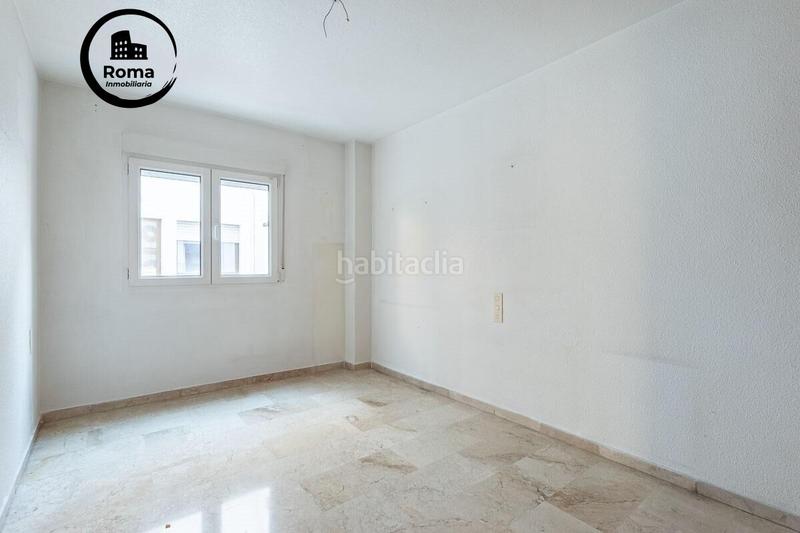Foto f916b645-e24d-46d1-a7aa-b5fd18b1b0c1. Piso descubre tu nuevo hogar en el encantador barrio del realejo, en el corazón ! en Granada