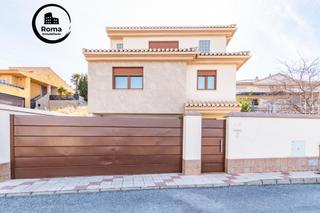 Xalet a Barrio de la Vega. Descubre el hogar de tus sueños en este espectacular chalet inde