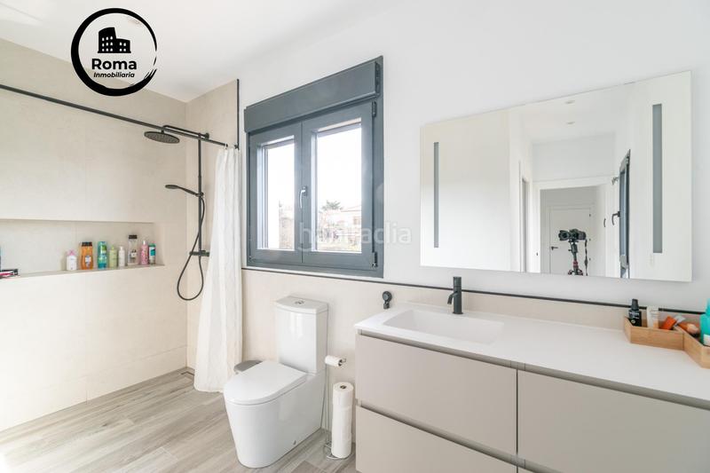 Foto c7f8cd6d-c03f-4b4b-ab5f-8002688cc5e4. Chalet  nueva construcción . 5 dormitorios ,3 baños. en Otura