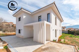 Xalet  Avenida del molino alto. Chalet nueva construcción en otura. 5 dormitorios ,3 baños.