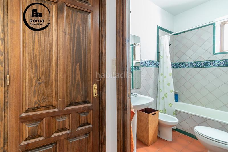 Foto ddca409e-d5d0-438f-93c3-117bd33dc26e. Apartamento  amplio situado en casa corrala rehabilitada en Granada