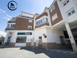 Appartement à Calle san ramon 108. Precioso piso en el centro de churriana junto al metro.