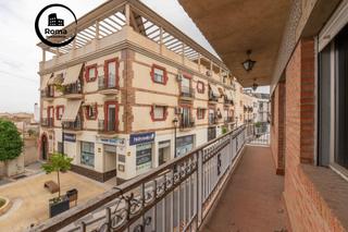 Casa adossada a Ogíjares. Se vende casa con una parcela de 518 m2 en el centro de los ogíj
