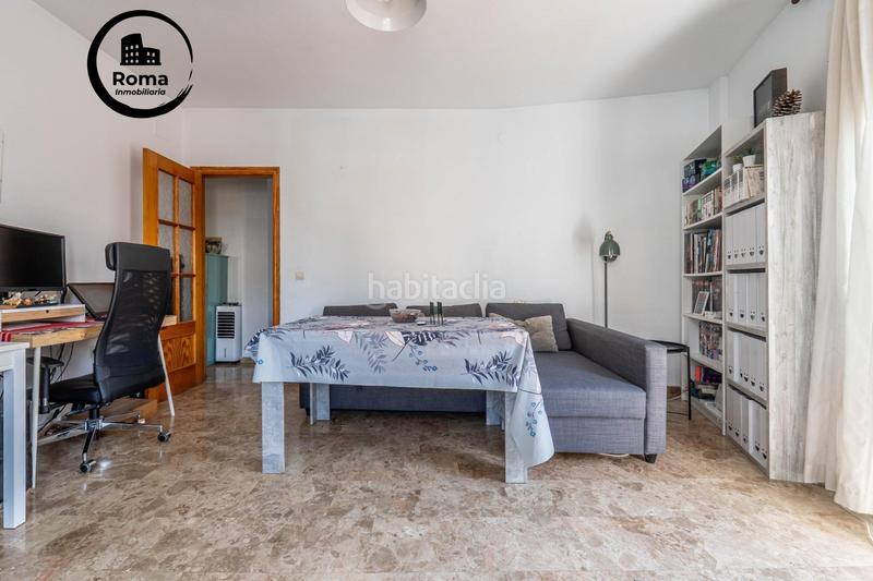 Foto 6abff2a2-4581-4988-a8ab-97a64ed1e550. Piso en venta piso en el centro haciendo esquina en Cúllar Vega