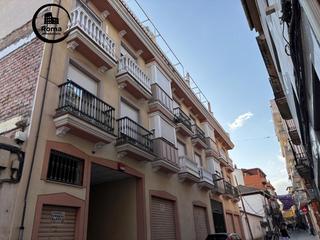 Appartement à Calle calle real 16. Centro maracena cerca del metro. 3 dormitorios y 2 baños