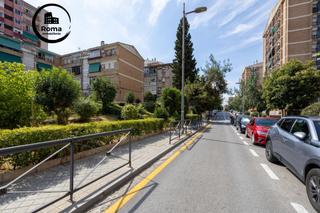 Appartement  Calle victor hugo. Amplio piso en zona cartuja, ideal para inversión o vivir en zon