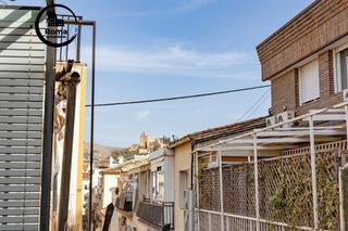 tico en Calle guila 26. tico a reformar junto al palacio de los patos