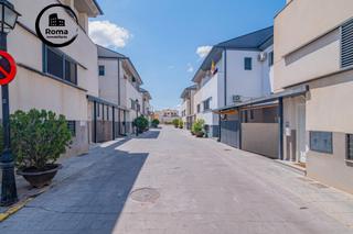 Casa adossada a Purchil. Chalet adosado de estilo moderno en la entrada de vegas del geni