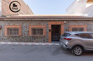 Casa a Avda. De los Ogíjares. Oportunidad en armilla amplia casa de 250 m para reformar a tu g