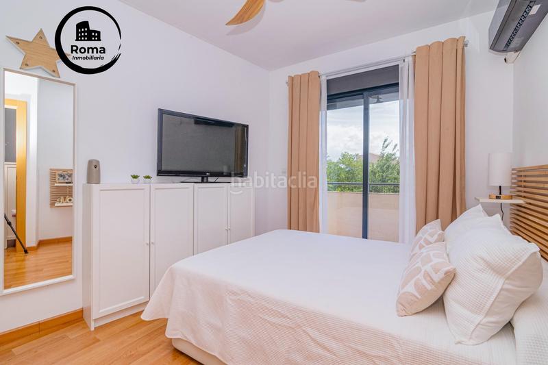 Foto 1864c2ee-df5b-47a1-bd90-ca5fa4d400ba. Casa adosada chalet adosado de estilo moderno en la entrada en Vegas del Genil