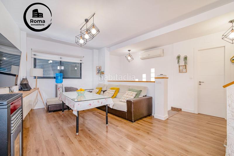 Foto 33abbdfc-3876-4be9-a15d-ae271306fc64. Casa adosada chalet adosado de estilo moderno en la entrada en Vegas del Genil