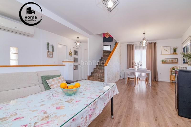Foto 6be02136-6f77-41b2-890a-3d39ade5d993. Casa adosada chalet adosado de estilo moderno en la entrada en Vegas del Genil