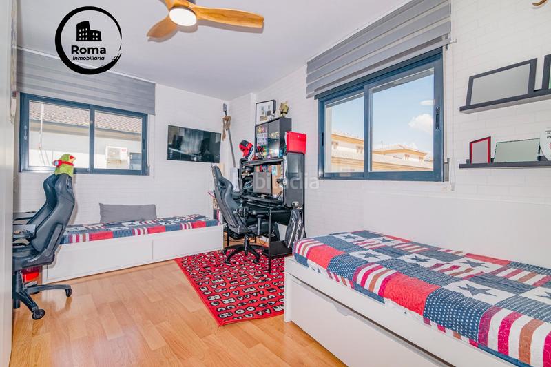 Foto 80c2e415-c7da-4947-8cfb-7dd32b7c0f6b. Casa adosada chalet adosado de estilo moderno en la entrada en Vegas del Genil