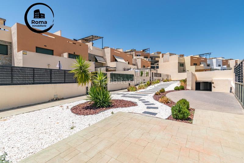 Foto 3d721547-5f0c-453c-8246-4f01ca24847a. Casa adosada en San Francisco - El Chorrillo Gabias (Las)
