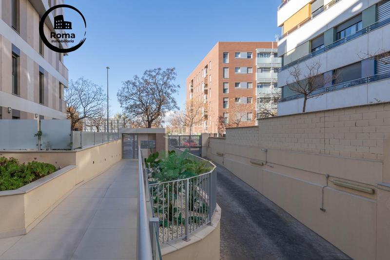Foto a6bb89de-0b01-4d89-b3ec-1bb7824dd776. Piso en calle jose luis perez pujadas piso premium con piscina y garaje en zona forum junto a la ciudad de la justicia en Granada