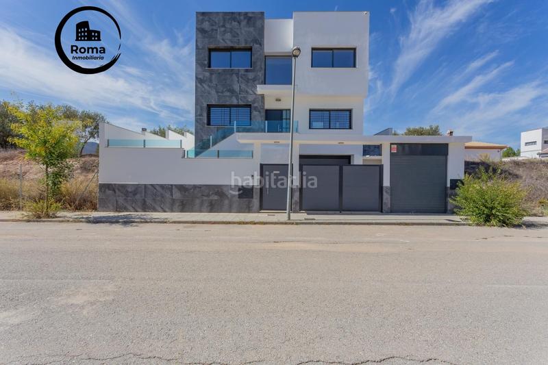 Foto 5ba89b42-ff65-4f96-b560-8f47bde6c1d5. Chalet ponemos a la venta esta espectacular casa en la urbanización los cortijos en Atarfe