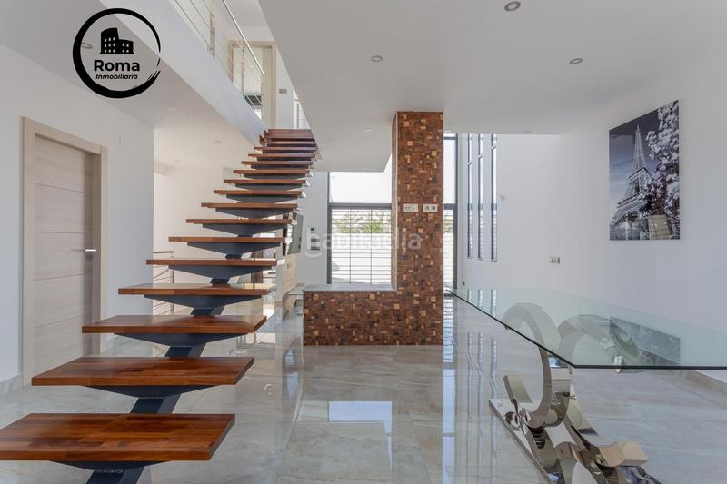 Foto c2169efd-101a-4553-8fc9-a515237ee66c. Chalet ponemos a la venta esta espectacular casa en la urbanización los cortijos en Atarfe