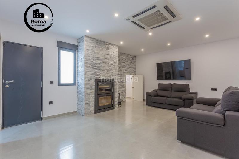 Foto cc230d3c-eedf-4e2a-9f5a-2a8b0ad300f2. Chalet ponemos a la venta esta espectacular casa en la urbanización los cortijos en Atarfe