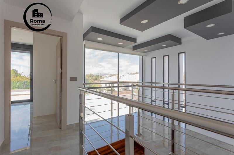 Foto dfe7a86b-f5ee-451a-abbd-2c12a251e411. Chalet ponemos a la venta esta espectacular casa en la urbanización los cortijos en Atarfe