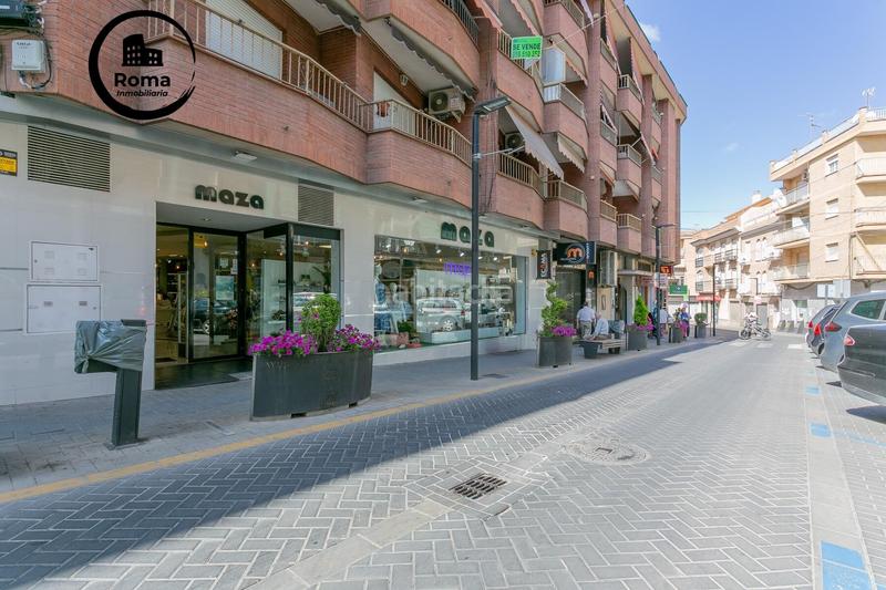 Foto e529447f-1938-41dd-b544-5cd05cbea2dd. Local comercial se vende local en el centro en Maracena