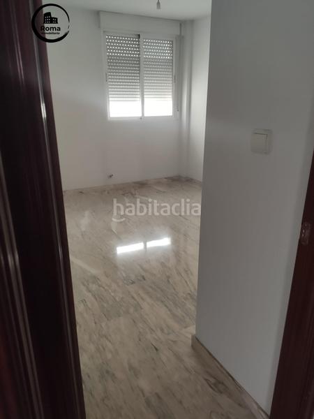 Foto ff664ac6-f7f0-4527-8611-13c4dea54298. Piso en calle calle real 16 centro cerca del metro. 3 dormitorios y 2 baños en Maracena