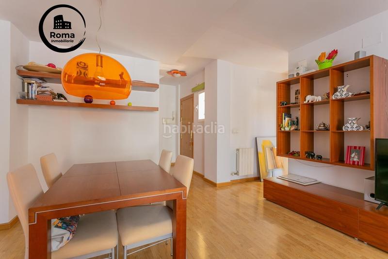 Foto 8bc23f10-d0e2-41ea-8755-cc08fd71083d. Casa pareada preciosa casa , zona centro comercial nevada en Armilla